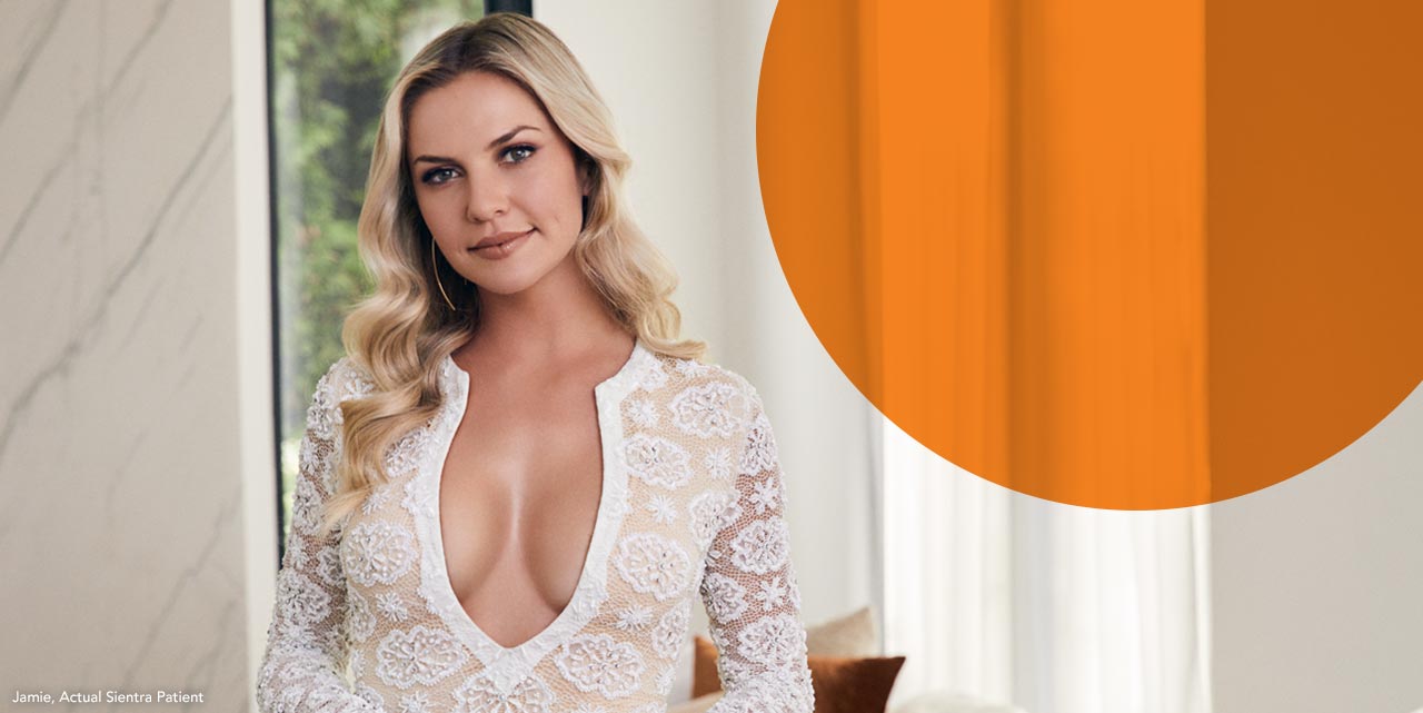 femme regardant vers le spectateur